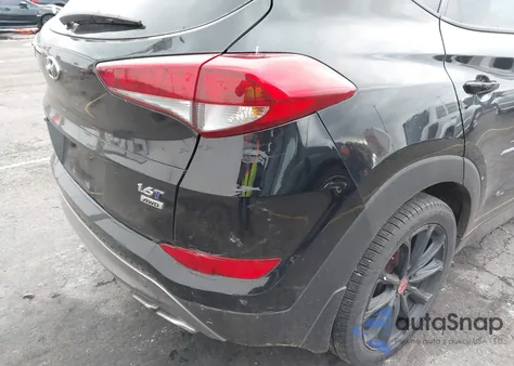 2017 Hyundai Tucson Night z USA, uszkodzony, nr VIN KM8J3CA27HU458728